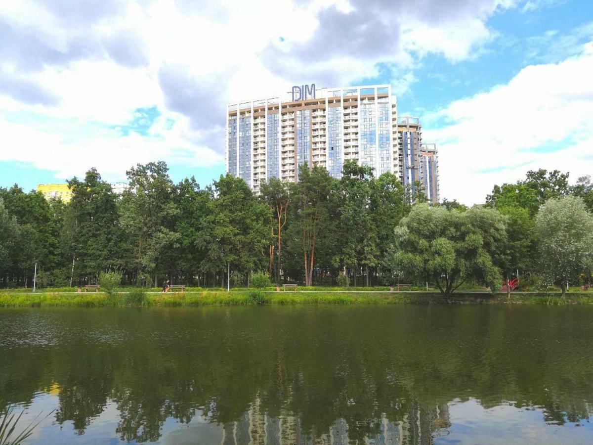 Красивая Квартира В Парке Kiev Buitenkant foto